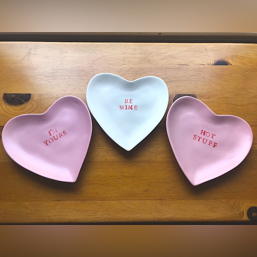 Pottery Barn Ceramic Heart Plates Trio Set of 3 💕🤍